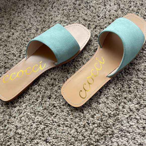 Slide on sandals - Picture 2 of 4